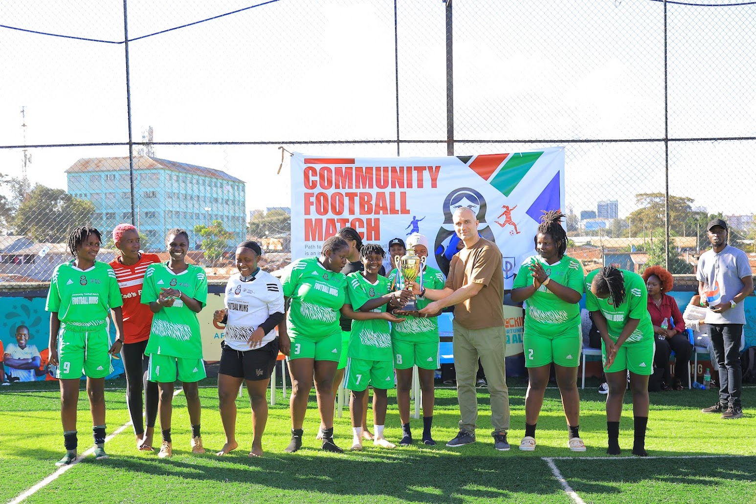 Award ceremony — Football Mums Edition 2 winners receive their trophy